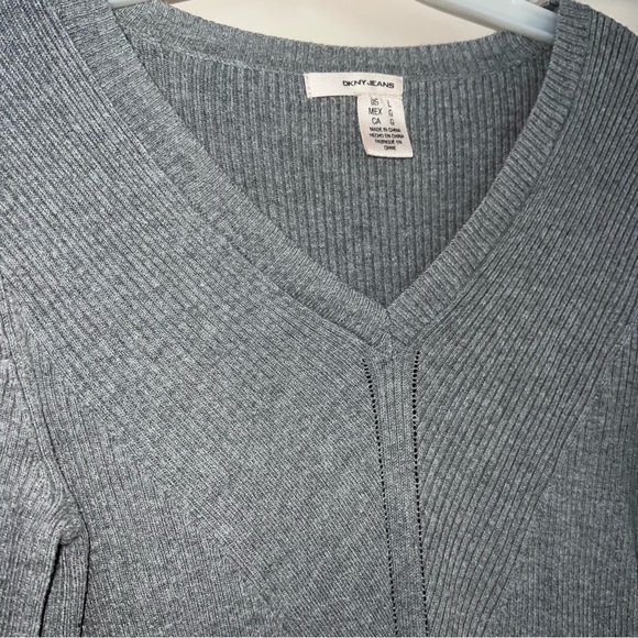 DKNY soft gray fitted sweater Med Large V-Neck long sleeves ribbed - Picture 2 of 6